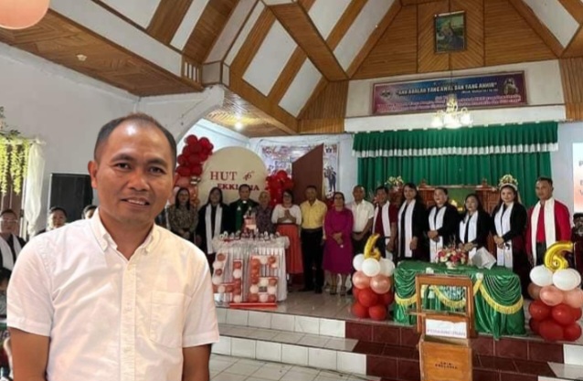 Berbagi Kasih, Remly Kandoli Bantu Pelayanan Rumah Tuhan