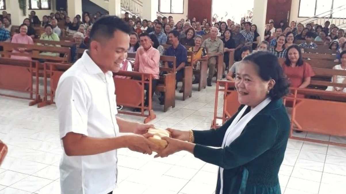 Mengucap Syukur Atas Berkat Tuhan, Pengusaha Sukses Ronald Kandoli Bantu Pelayanan Gereja