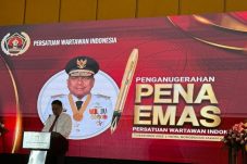 Gubernur Sulut terima Anugerah Pena Emas dari PWI Pusat