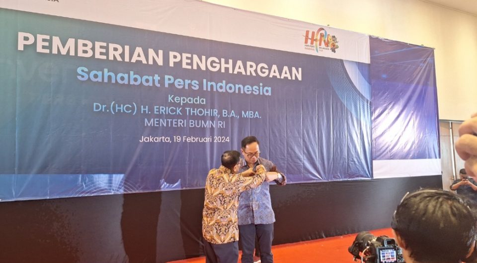 Menteri BUMN Terima Penghargaan Pin Emas Dari PWI