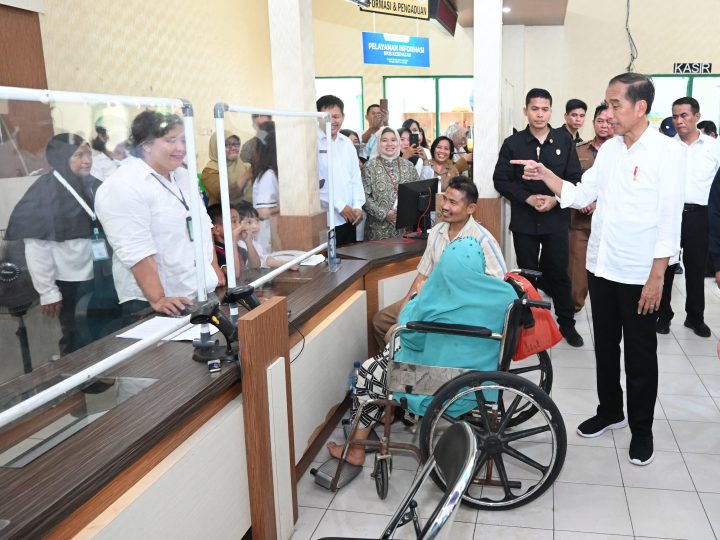 Presiden Jokowi Tinjau RSUD Mas Amsyar Kasongan Dan Soroti Keterbatasan Kamar BPJS, Rabu 26 Juni 2024 (foto setneg.go.id)