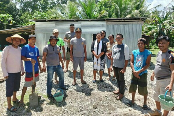 Sambut Hari Bhayangkara 78, Polres Kepulauan Talaud Laksanakan Bedah Rumah di Desa Salibabu Utara