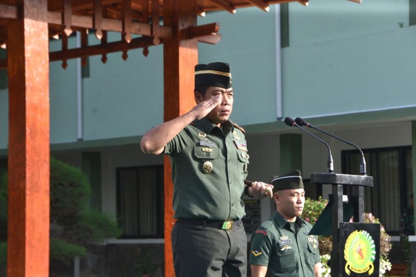 Pimpin Upacara Bendera 17an, Danrem 131/Santiago bacakan Amanat Pangdam XIII/Merdeka