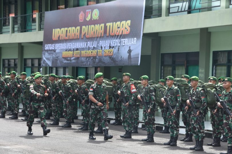 Danrem 131/Santiago Hadiri Upacara Purna Tugas Satgas Operasi Pengamanan Pulau-Pulau Kecil Terluar Kodam Xlll/Merdeka