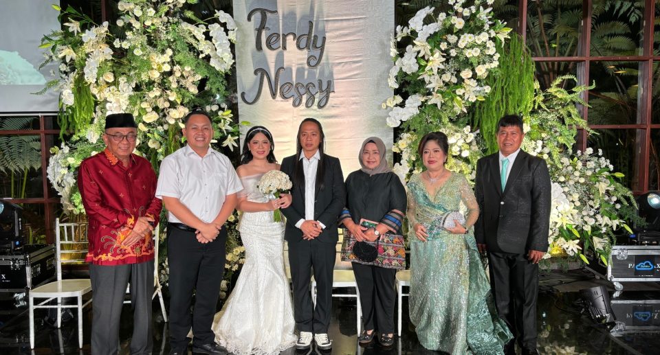 Hadiri Rerespsi Pernikahan Ferdy & Theresia, Ini Pesan Penatua Michael Mait Kepada Pengantin