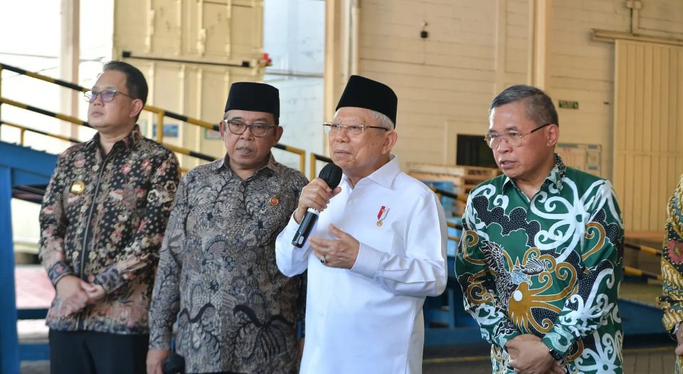 Wakil Presiden K.H. Ma’ruf Amin menekankan pentingnya memberikan literasi dan sanksi tegas kepada masyarakat untuk mengatasi masalah judi online, selasa 2 juli 2024 (foto kominfo.go.id)