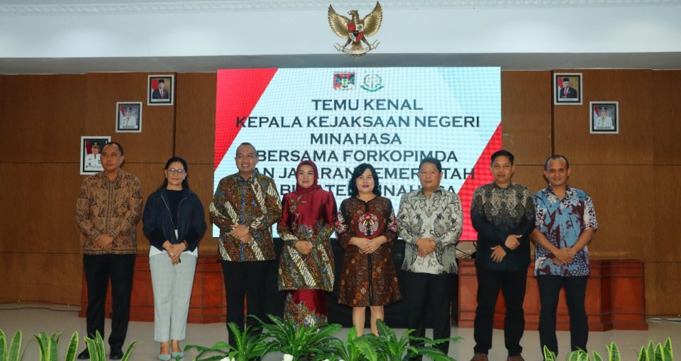 Kapolres Minahasa AKBP S. Sophian SIK., MH, bersama Forkopimda menghadiri acara temu kenal dengan Kajari Minahasa yang baru, B. Hermanto SH MH, bertempat di ruang sidang Kantor Bupati Minahasa.