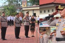 Kapolres Tomohon AKBP Lerry Tutu, SIK memimpin serah terima jabatan (Sertijab) Kasat Intelkam dan Kapolsek Tomohon Tengah pada Jumat pagi, 19 Juli 2024.