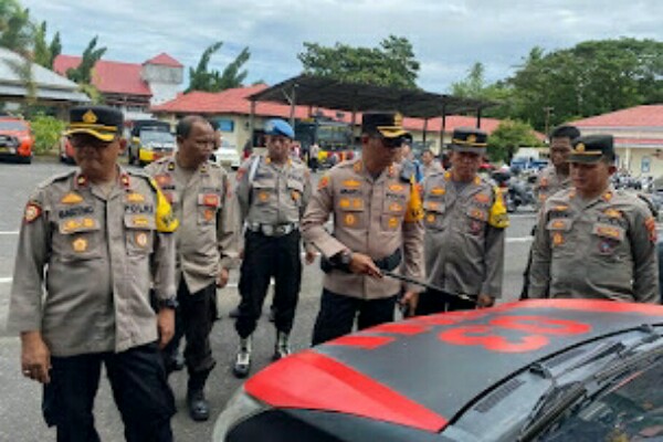 Pemeriksaan kondisi kendaraan dinas dilakukan langsung oleh Kapolres Minsel AKBP Arianto Salkery didampingi Wakapolres Kompol Bartholomeus J. Dambe serta Jajaran pejabat utama Polres Minsel, (23/7/24)