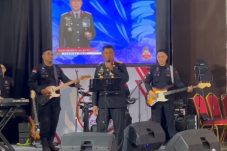 Kapolda Sulut Irjen Pol Yudhiawan Memukau dengan Lagu Jin Sheng Yuan di acara Bhayangkara ke-78