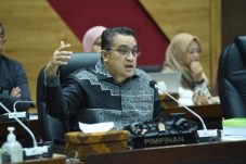 Panitia Kerja (Panja) Pembiayaan Pendidikan Komisi X DPR RI menggelar Rapat Dengar Pendapat Umum (RDPU) dengan berbagai ikatan alumni dari perguruan tinggi terkemuka, Rabu 3 juli 2024 (foto dpr.go.id)