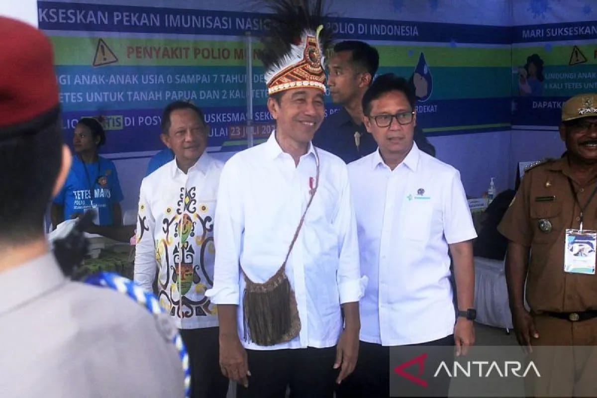 Presiden Joko Widodo saat mengunjungi Posyandu Rajawali III Graha Nendali Distrik Sentani Timur Kabupaten Jayapura Provinsi Papua (23/7/24)