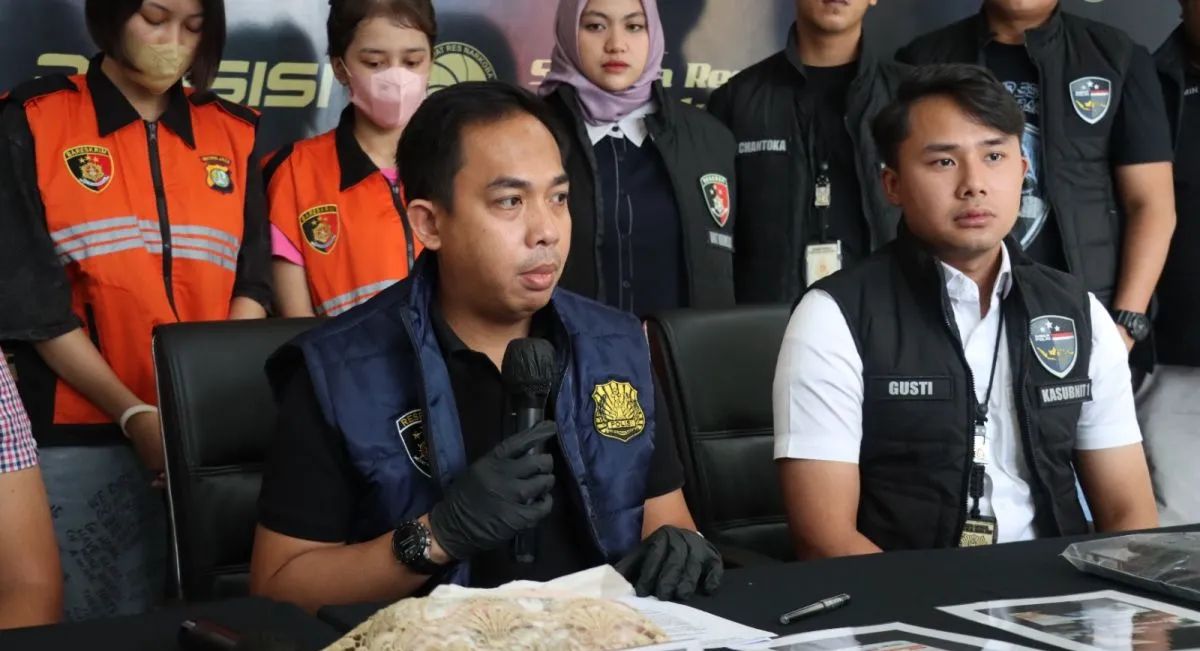 Kasat Reskrim Polres Metro Jakbar AKBP Andri Kurniawan tentang Sindikat penjualan rekening penampung judi online yang diduga WNI di Kamboja (25/7/24)