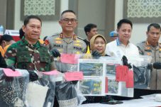 Kapolda Jatim Irjen Pol. Imam Sugianto dalam Press Conference yang digelar di Gedung Mahameru Mapolda Jatim (25/7/24)