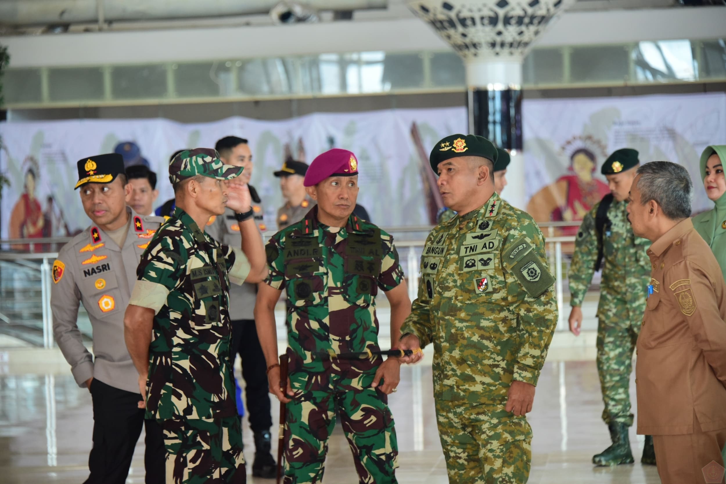 Penjemputan Panglima Kostrad Letnan Jenderal TNI Muhammad Saleh Mustafa bertempat di Bandara Sultan Hasanuddin, (06/08/24)