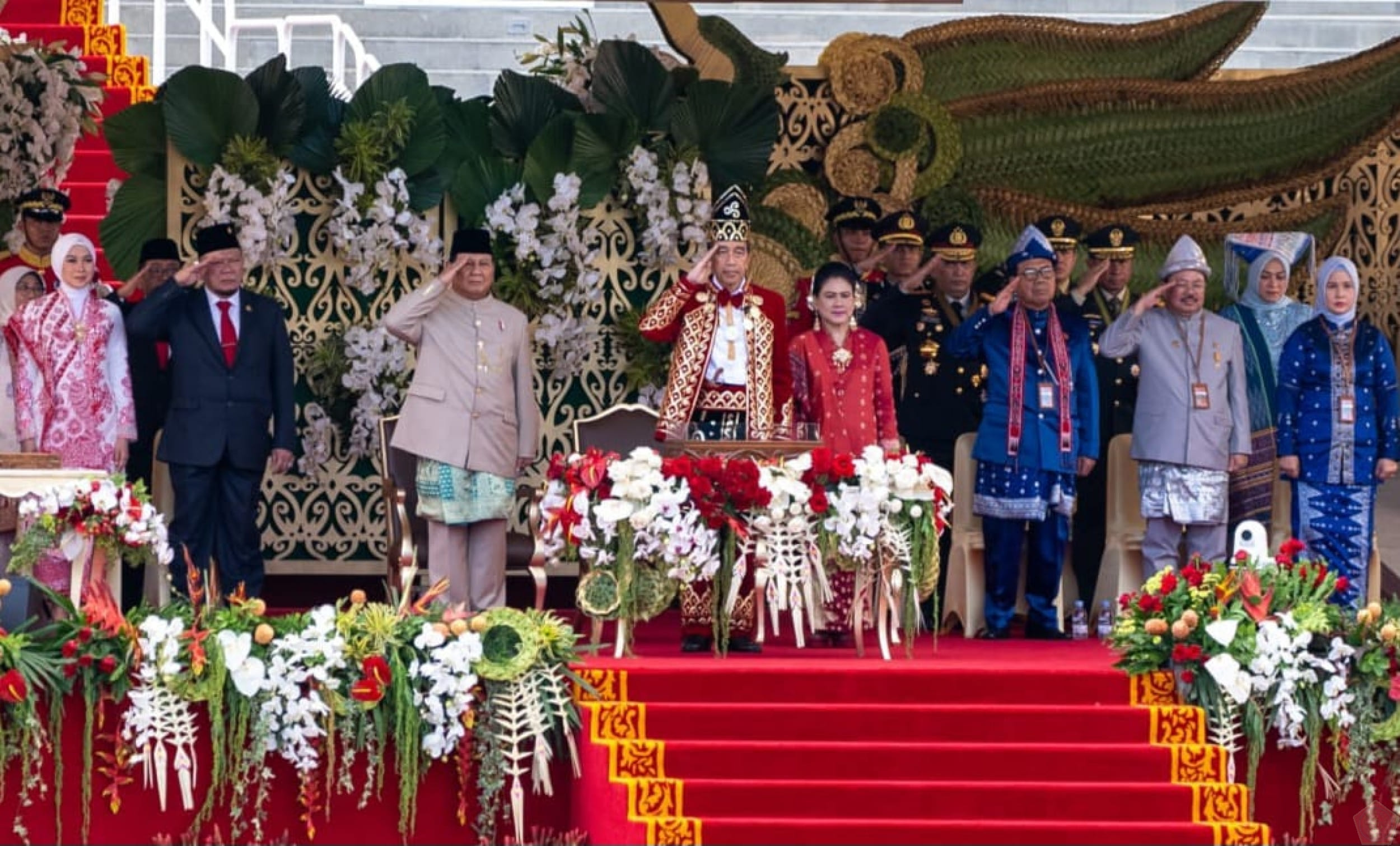 Panglima TNI Jenderal TNI Agus Subiyanto menghadiri Upacara Penurunan Bendera Negara Sang Merah Putih bertempat di Istana Negara, Ibu Kota Nusantara (IKN), Penajam Paser Utara, Kalimantan Timur, Sabtu (17/8/2024)