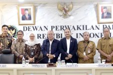 Pertemuan tersebut dihadiri Ketua Anggota Komite I DPD RI, Fachrul Razi, Pj Gubernur DI Yogyakarta, Pj Gubernur Jawa Barat, Pj Gubernur Banten, dan Kepala Biro Hukum Setda Provinsi DI Yogyakarta, Hary Setiawan, Plt Kepala Biro Pemerintahan dan Otonomi Daerah Provinsi Banten, Agus Mintono, untuk membahas lebih lanjut isu-isu strategis terkait 27 RUU Kabupaten/Kota, di Jakarta, Senin (26/8/24)