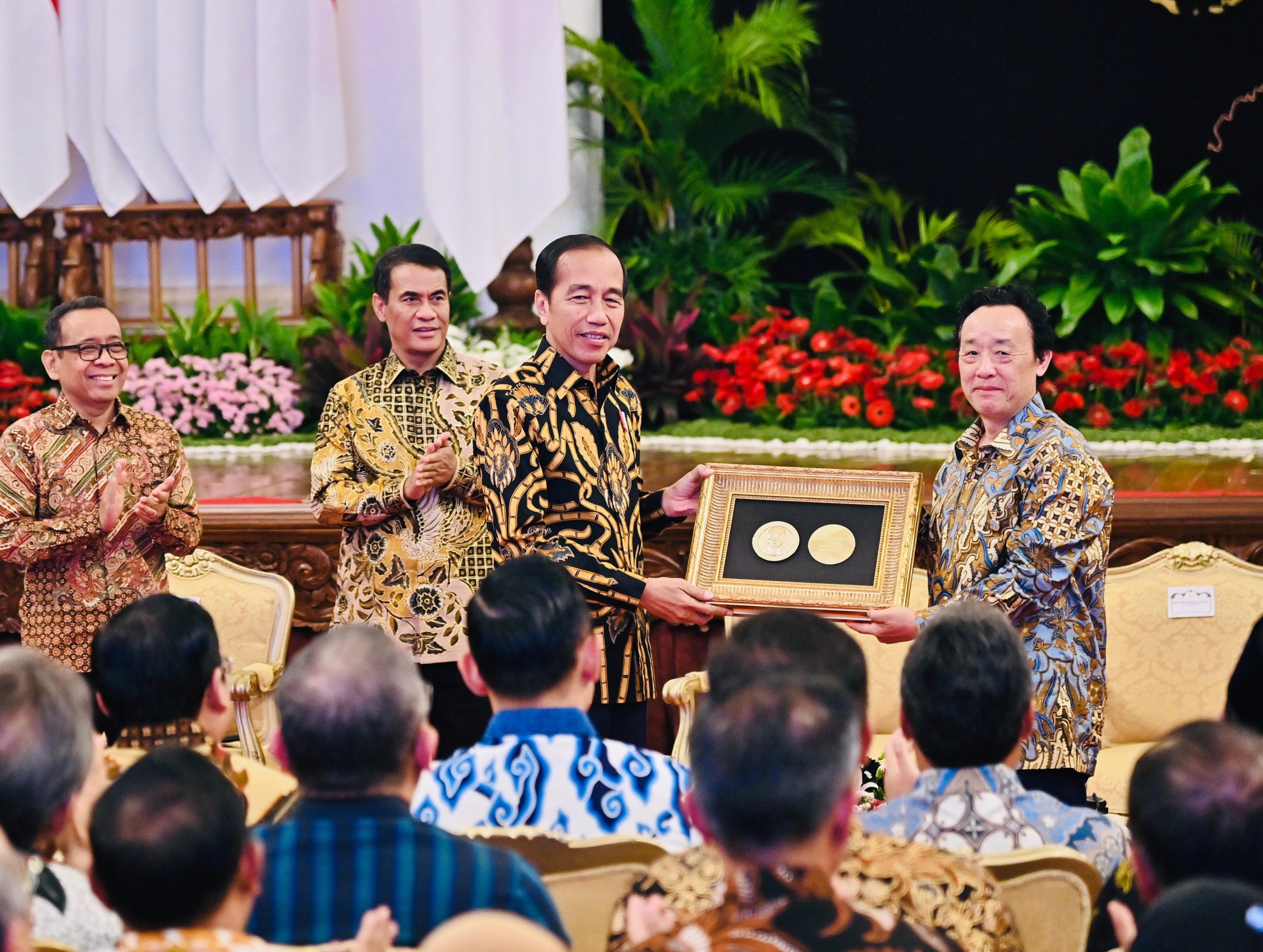 Presiden Republik Indonesia, Joko Widodo bersama Direktur Jenderal FAO, Dr. Qu Dongyu, di Istana Negara, Jakarta, pada Jumat (30/8/2024)