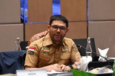 Anggota Komisi III DPR RI Muhammad Nasir Djamil saat ditemui Parlementaria usai Kunjungan Kerja Reses Tim Komisi III ke Batam, Kepulauan Riau, (31/7/2024)