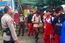 Polsek Kotamobagu melaksanakan patroli dan memberikan imbauan kepada para pelajar di beberapa sekolah, (9/8/2024)