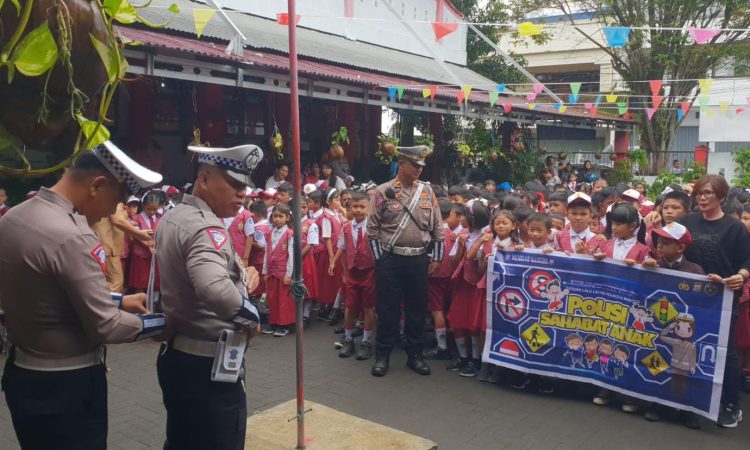 Satlantas Polresta Manado menggelar sosialisasi di SD Negeri 02 Manado, Selasa (13/8/2024)