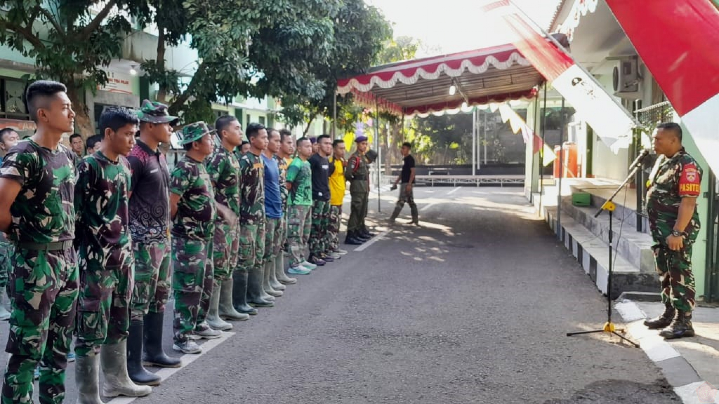 Upacara bendera memperingati HUT ke-79 Kemerdekaan Republik Indonesia di halaman Balaikota Yogyakarta Jl. Kenari No.56, Muja Muju, Kec. Umbulharjo, Kota Yogyakarta, Sabtu (17/8/2024). Bertindak sebagai Irup Penjabat (Pj) Walikota Yogyakarta, Sugeng Purwanto