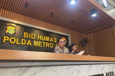 Kabid Humas Polda Metro Jaya Kombes. Pol. Ade Ary Syam menjelaskan adanya dugaan penyelenggaraan Kontes kecantikan transgender di salah satu hotel daerah Jakarta. Kontes itu viral di media sosial dan mendapatkan banyak kecaman, (6/8/24)