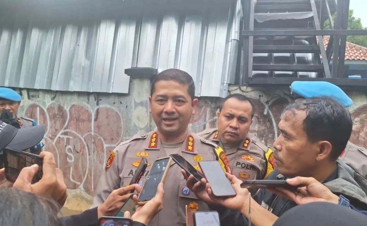 Polres Depok Kombes. Pol. Arya Perdana saat dikonfirmasi terkait 6 tersangka Kasus Penganiayaan Anak di Daycare Oleh Guru Wensen School, (5/8/24)