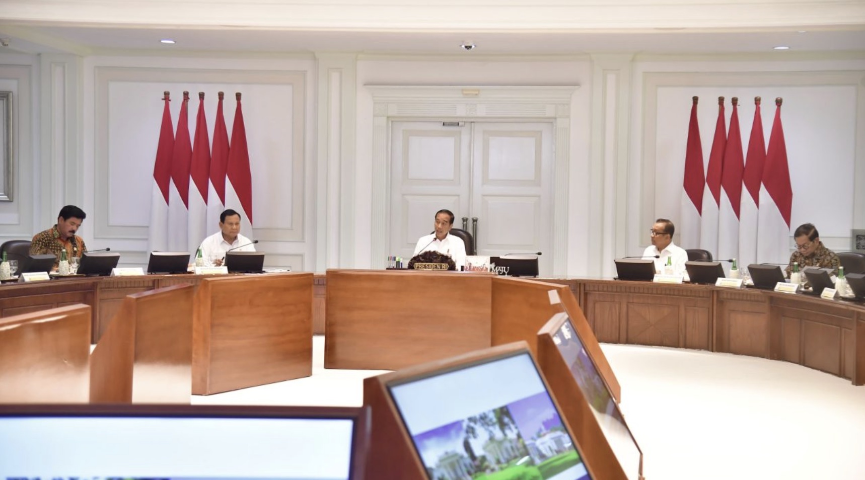 Pimpin Ratas RAPBN 2025, Presiden Joko Widodo bersama sejumlah menteri Kabinet Indonesia Maju di Kantor Presiden, Istana Kepresidenan Jakarta Pusat, (05/08/2024)