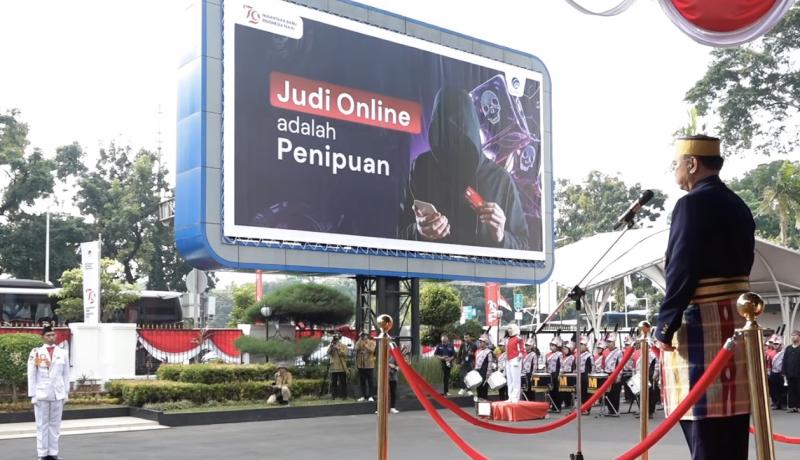 Menteri Komunikasi dan Informatika Budi Arie Setiadi saat memimpin Upacara Peringatan HUT ke-79 RI di Kantor Kementerian Kominfo, Jakarta Pusat, Sabtu (17/08/2024)