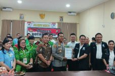 Kapolres Kotamobagu, AKBP Irwanto, bersama Unit Perlindungan Perempuan dan Anak (PPA) Polres Kotamobagu