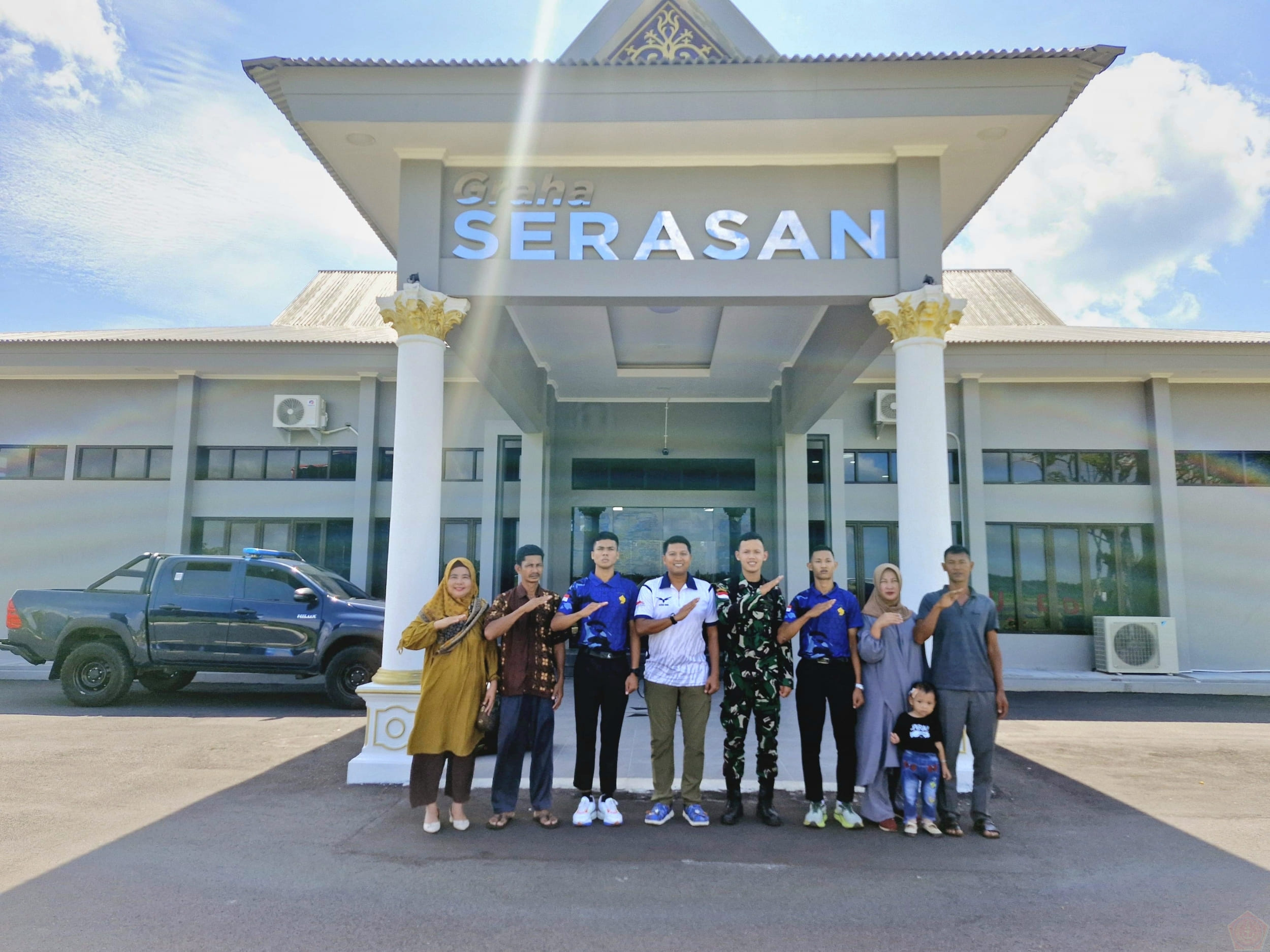 Foto bersama Casis TNI AU Gelombang II Angkatan-88 Tahun Anggaran 2024 sebelum diberangkatkan dari Lanud Raden Sadjad (RSA) Natuna untuk mengikuti seleksi tingkat pusat di Lanud Adi Soemarmo, Solo, Jawa Tengah, Minggu (15/09/2024)