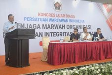 Acara jumpa pers yang dihadiri Ketua Umum Persatuan Wartawan Indonesia (PWI) Pusat, Zulmansyah Sekedang