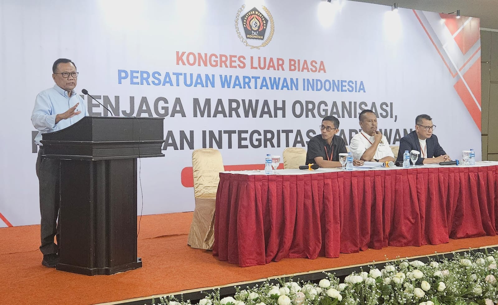 Acara jumpa pers yang dihadiri Ketua Umum Persatuan Wartawan Indonesia (PWI) Pusat, Zulmansyah Sekedang