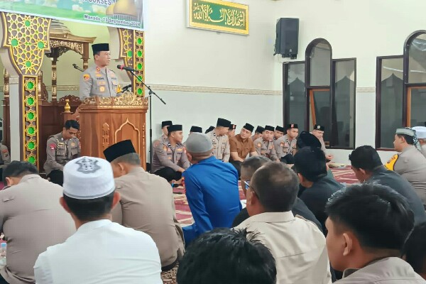 Peringatan Maulid Nabi di Polda Sulut, Kapolda Sulawesi Utara Irjen Pol Yudhiawan beri wejangan di Masjid Nurul Jihad Polda Sulut, Kamis (19/9/2024)