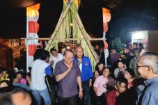 Papa Ani WL Datang, Warga Paslaten Teriak Calon Walikota Tomohon