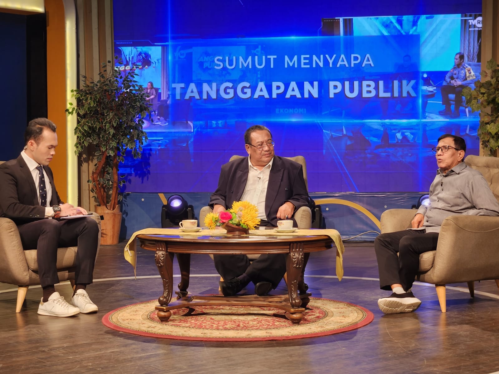 Ketum PWI Pusat Hendri Ch Bangun menjadi Nara Sumber di TVRI Medan dengan tema keperimbangan Media dalam pemberitaan Pilkada (foto dok)