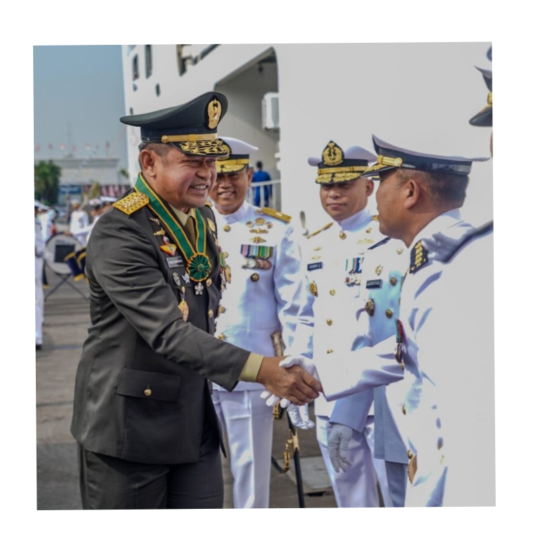 Upacara Peringatan Hari Ulang Tahun ke-79 TNI Angkatan Laut yang digelar di atas Kapal KRI dr. Radjiman Widyodiningrat-992, Selasa (10/9/2024)