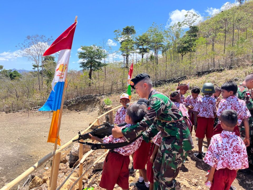 Kunjungi SD Kecil Banu di Dusun Oelfab, Desa Tasinifu, Kecamatan Mutis, Kabupaten Timor Tengah Utara (TTU), pada Kamis (29/8/2024)