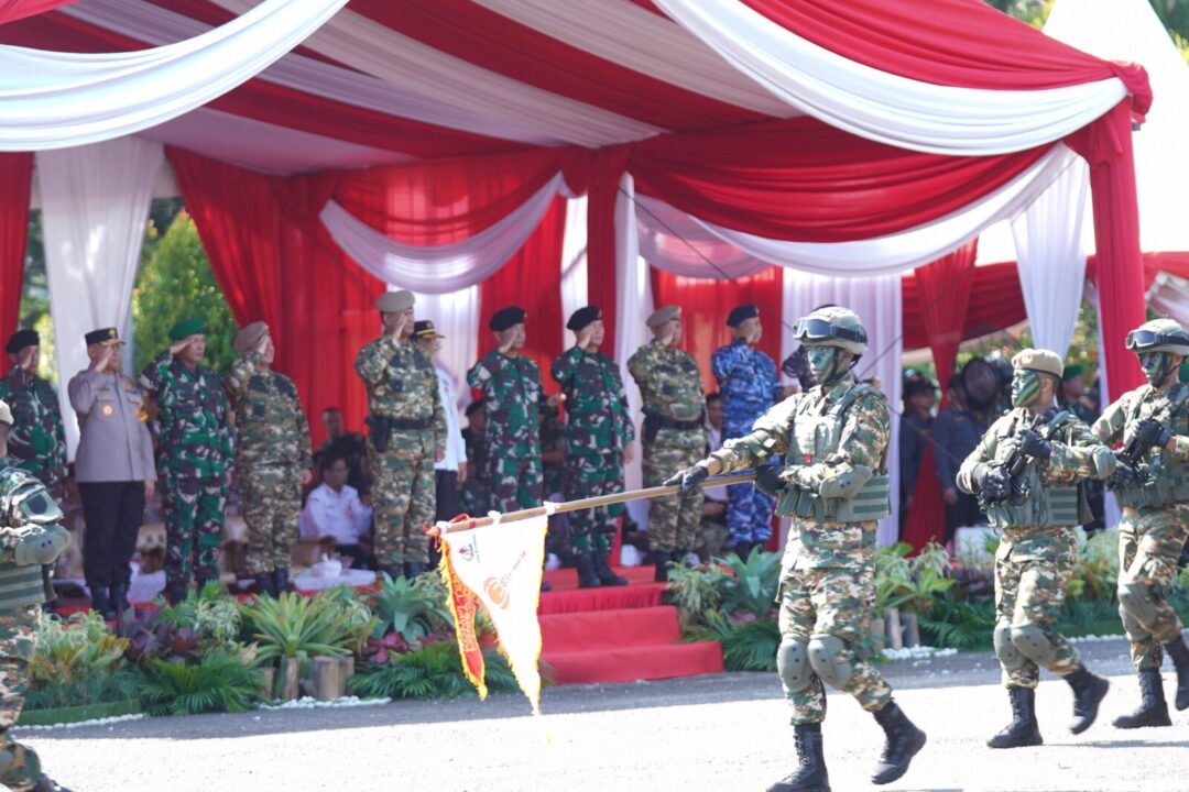 Penempatan pertahanan militer dan nirmiliter di Lapangan Murjani, Banjarbaru, Kalimantan Selatan, Rabu (11/9/2024)