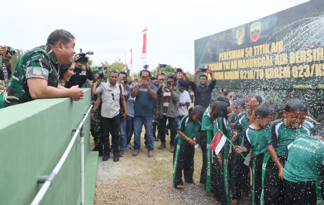 Kepala Staf Angkatan Darat (Kasad) Jenderal TNI Maruli Simanjuntak, M.Sc., meresmikan 50 titik sumber air bersih di wilayah Toba, Tapanuli Utara, Jumat (20/9/2024).