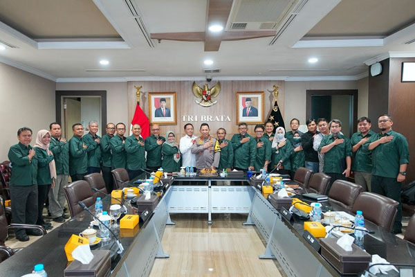 Foto bersama Kapolri Jenderal Polisi Drs. Listyo Sigit Prabowo dan jajarannya di ruang Rapat Tribrata, Mabes Polri, Kamis (26/9/2024)