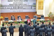 Kasihan! 24 Anggota DPRD Tomohon Baru Dilantik Pakai Pin Emas ‘KW’, Biaya Jas Ditanggung Sendiri