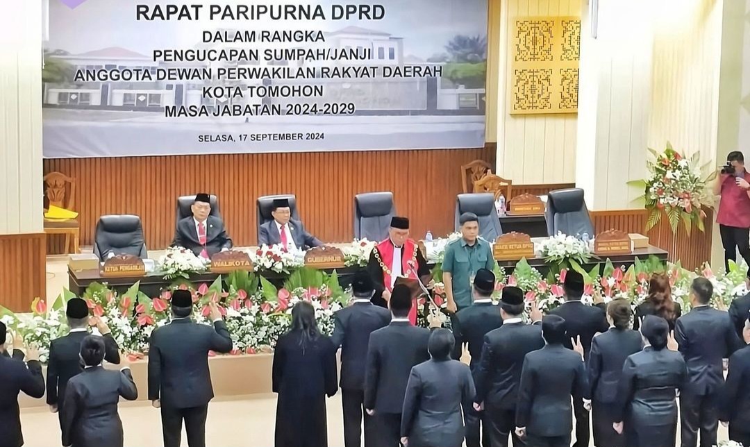 Kasihan! 24 Anggota DPRD Tomohon Baru Dilantik Pakai Pin Emas ‘KW’, Biaya Jas Ditanggung Sendiri