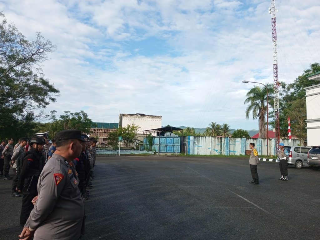 Polda Gorontalo Amankan Pelaksanaan Tes kesehatan bagi pasangan calon kepala daerah di Rumah Sakit Aloei Saboe, Gorontalo