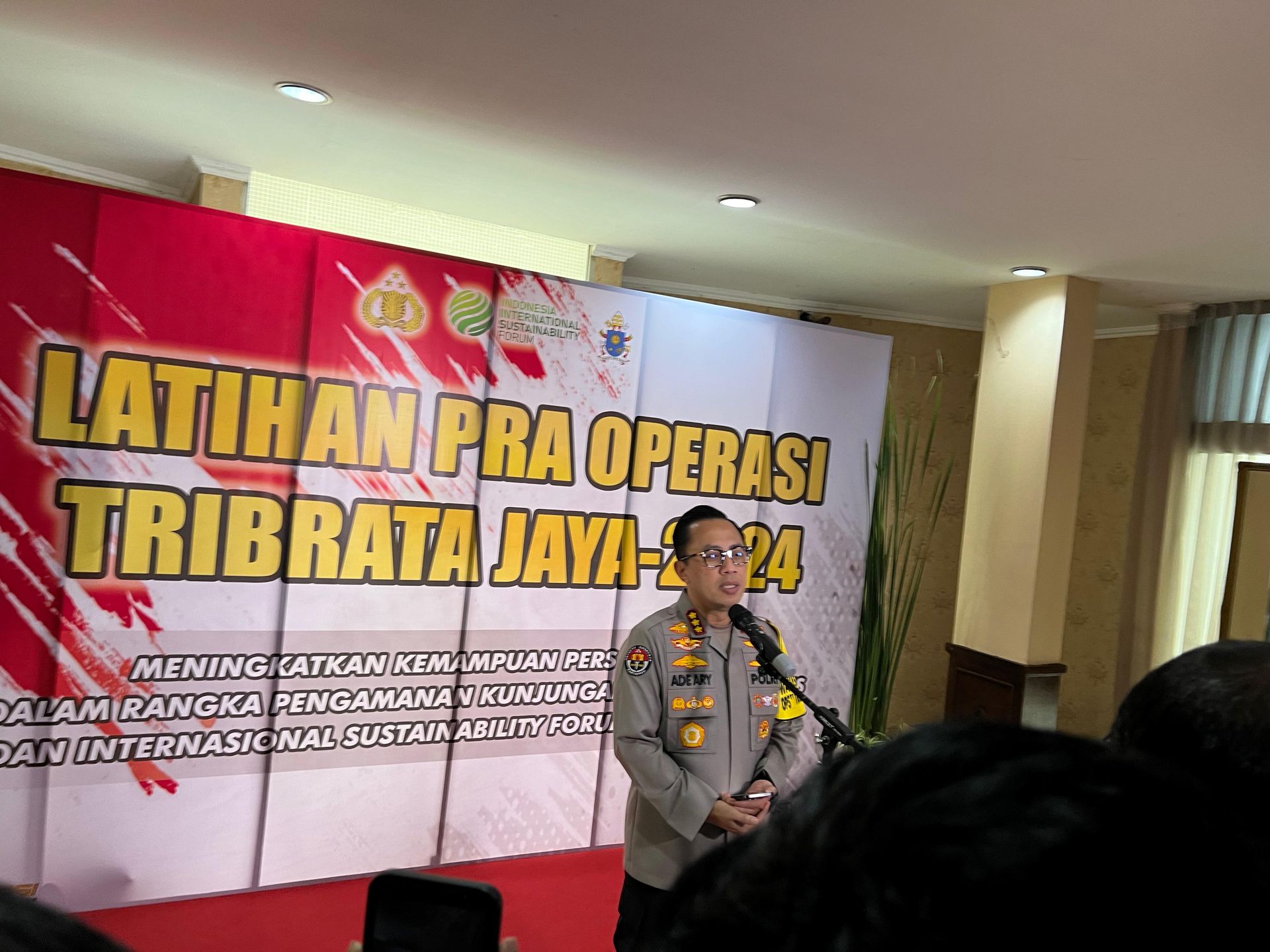 Kombes Pol. Ade Ary Syam, Kepala Bidang Humas Polda Metro Jaya, menyatakan bahwa Subdirektorat Reserse Mobile Direktorat Reserse Kriminal Umum Polda Metro Jaya telah menangkap dua tersangka, Senin (10/09/24)