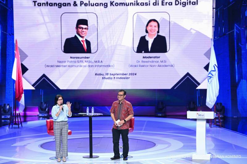 Wakil Menteri Komunikasi dan Informatika Nezar Patria saat memberi materi.kepada mahasiswa di Studio 5 Indosiar, Jakarta Barat, Rabu (18/9/2024)