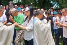 Wenny Lumentut dan Istri Hadiri Ziarah Kevikepan Tomohon, Sumbang Rp 100 Juta untuk Seminari Kakaskasen