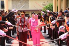 Kegiatan pelepasan pindah tugas Irjen Pol Yudhiawan dan istri digelar melalui tradisi Farewell Parade di lapangan Presisi Polda Sulut, Senin (30/9/2024)