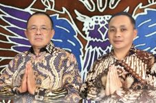 Wenny Lumentut dan Michael Mait: Selamat Hari Batik Nasional 2024!